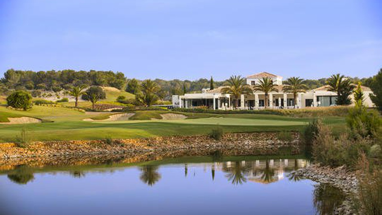 Las Colinas Golf Resort