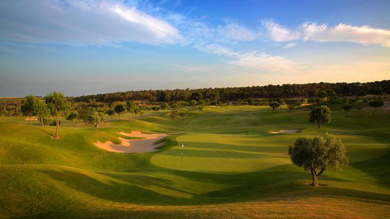 Las Colinas Golf Resort